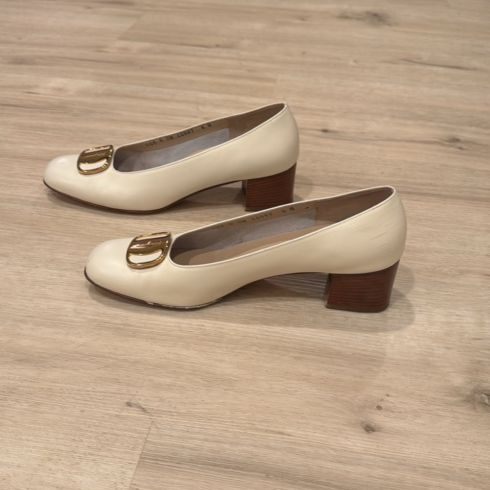 🤍Vintage Salvatore Ferragamo Block Heels🤍 - Picture 3 of 6